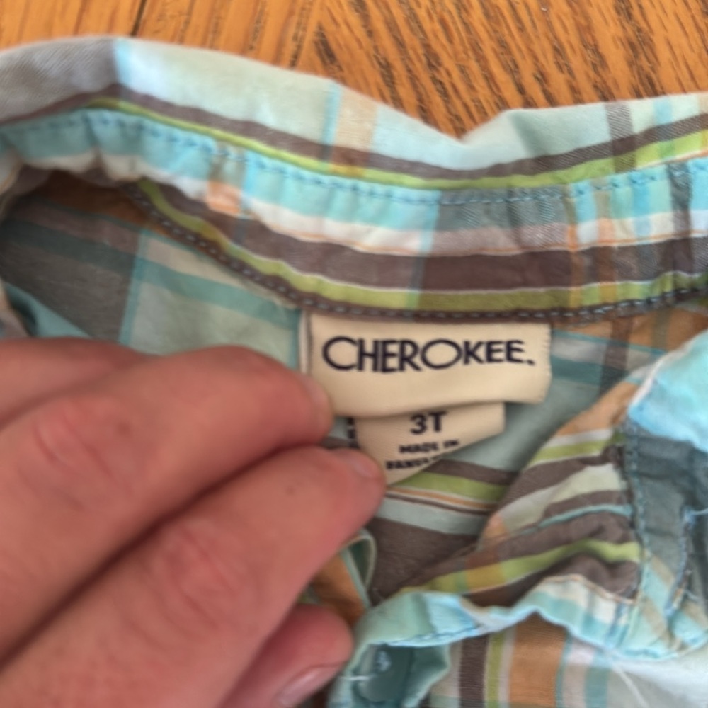 Cherokee button down shirt with collar - Picture 3 of 4